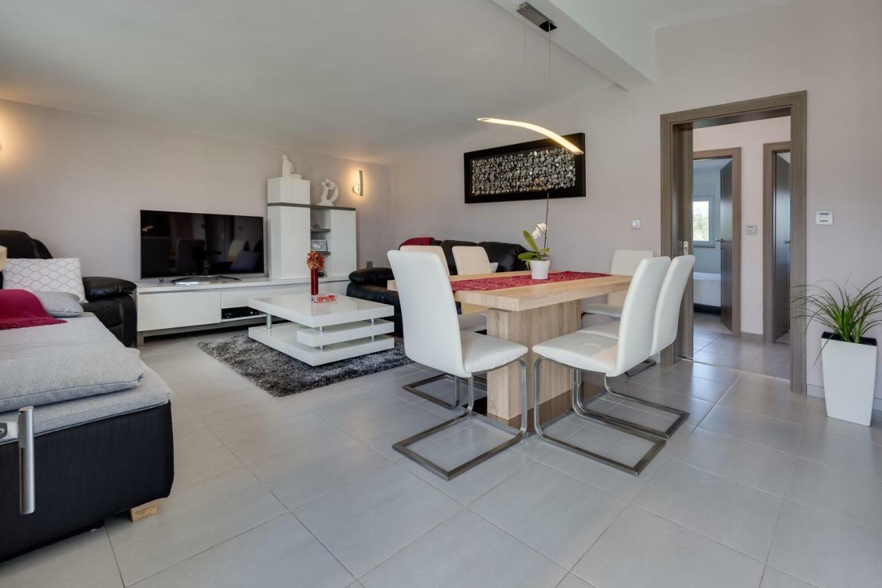 Modern And Spacious Apartment Bibinje Esterno foto