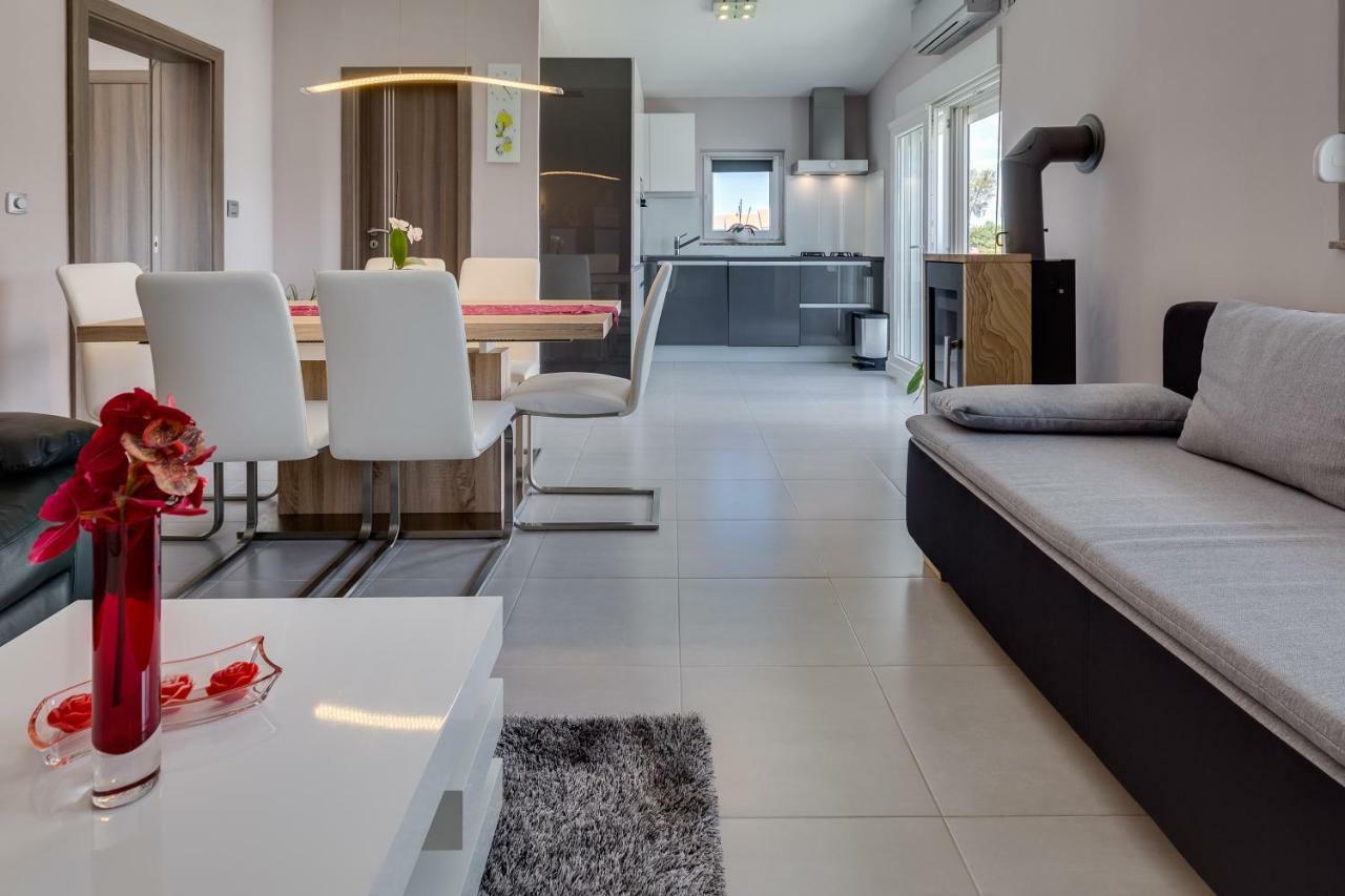 Modern And Spacious Apartment Bibinje Esterno foto