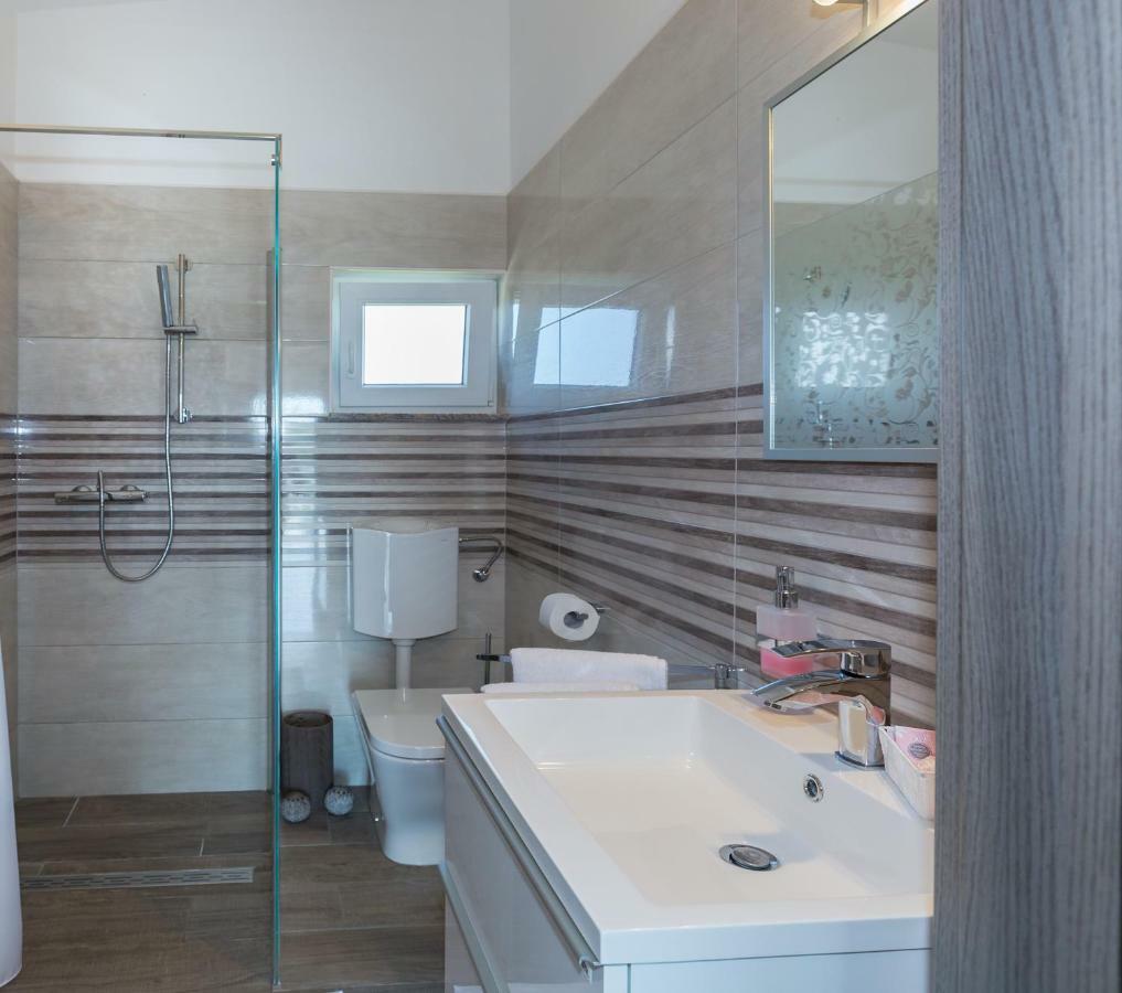 Modern And Spacious Apartment Bibinje Esterno foto